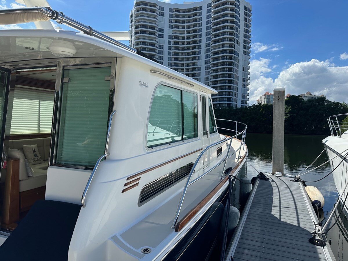 2019-sabre-yachts-42-1-92508b