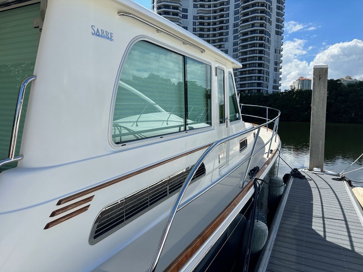 2019-sabre-yachts-42-1-92508b