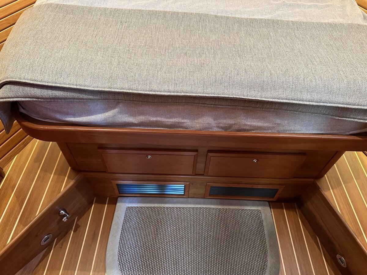 2019-sabre-yachts-42-1-92508b