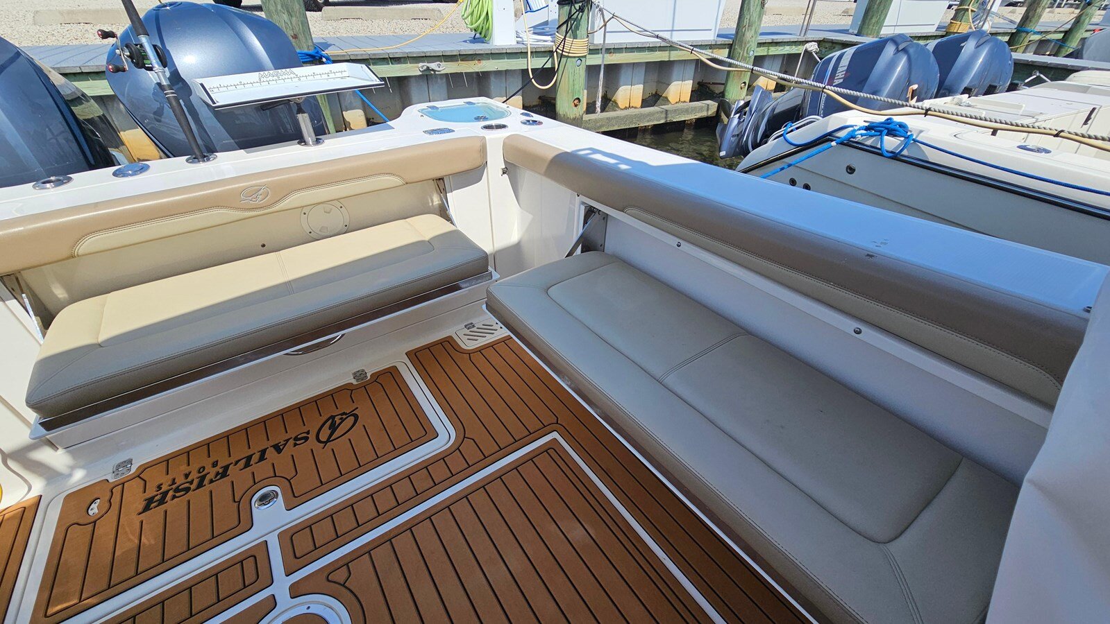 2019-sailfish-32-72d195