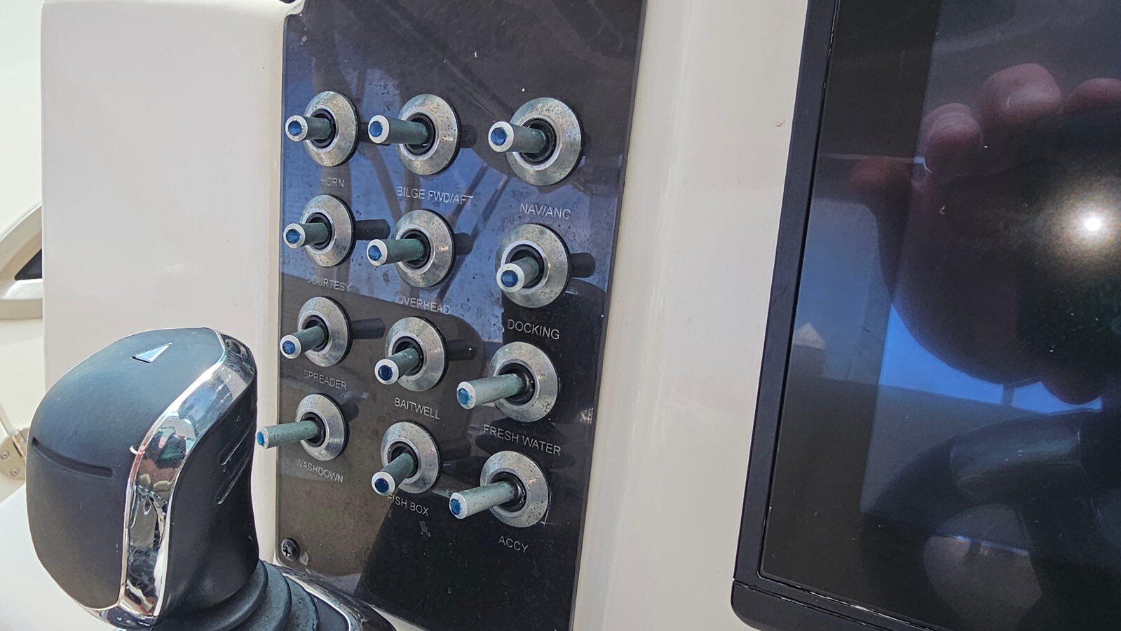 2019-sailfish-32-72d195