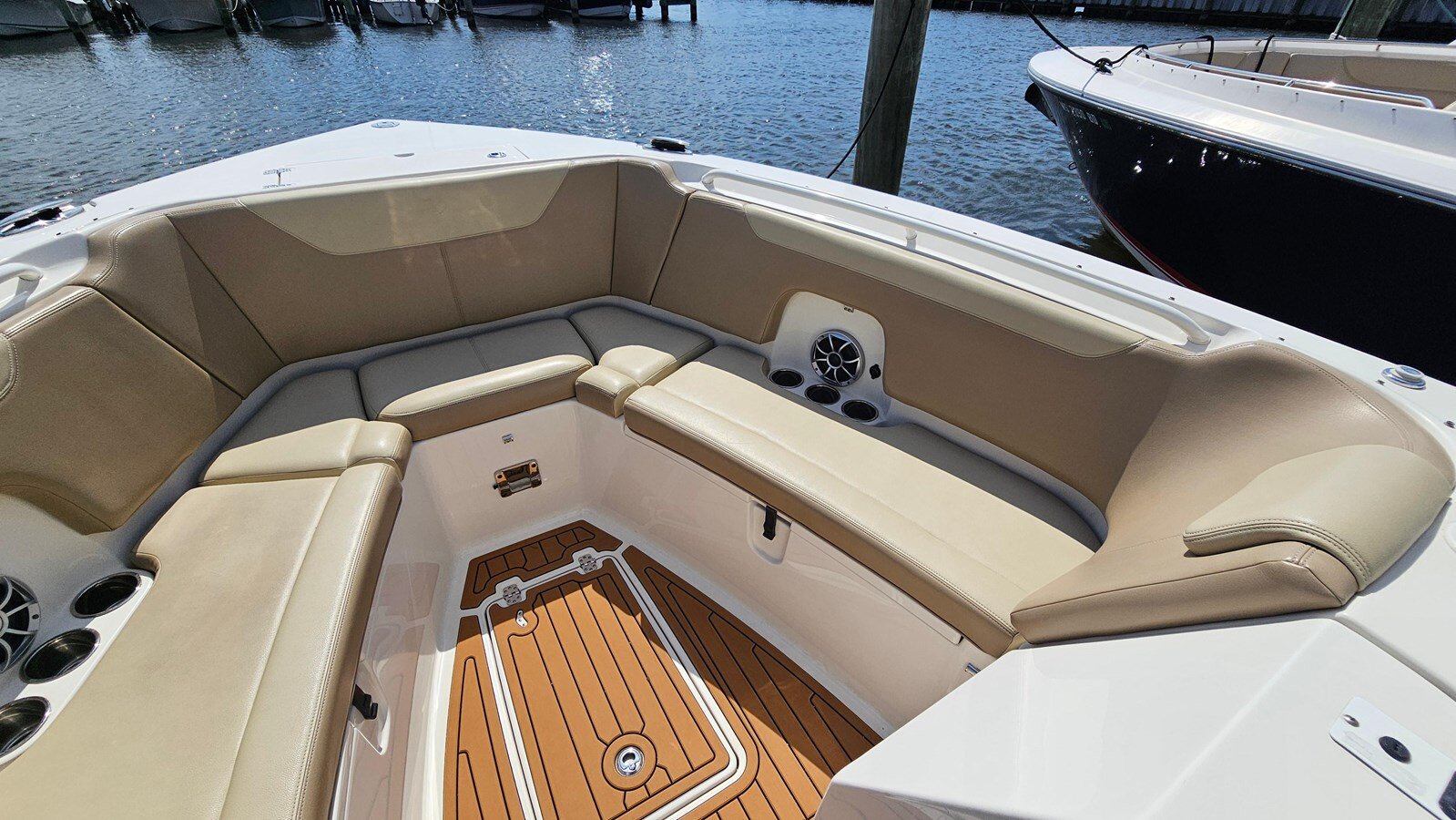 2019-sailfish-32-72d195