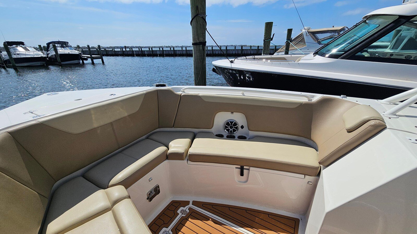 2019-sailfish-32-72d195