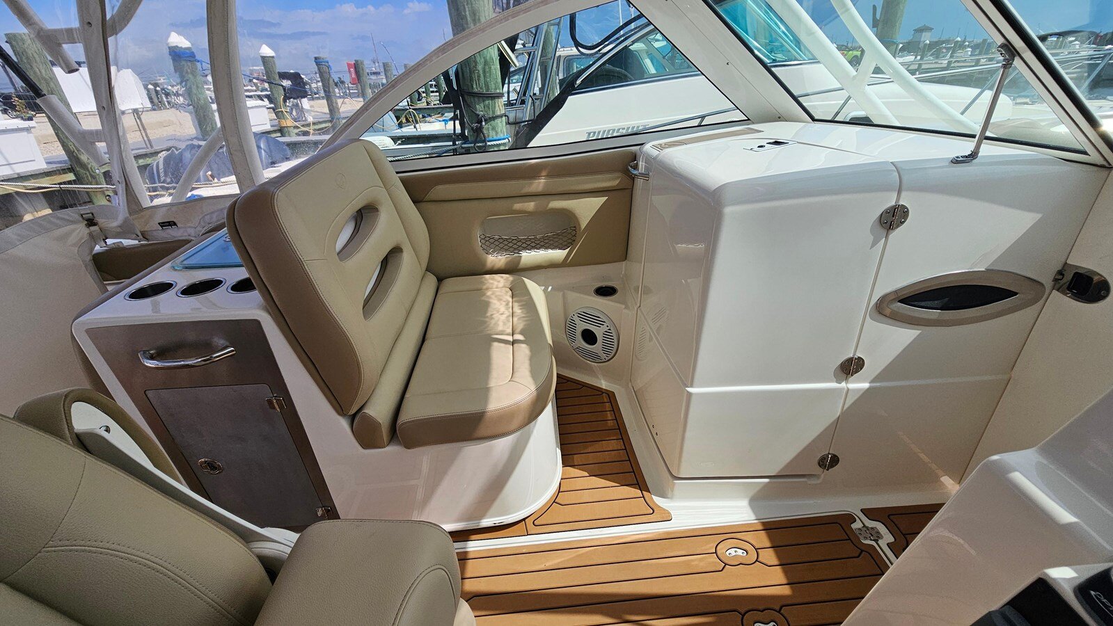 2019-sailfish-32-72d195