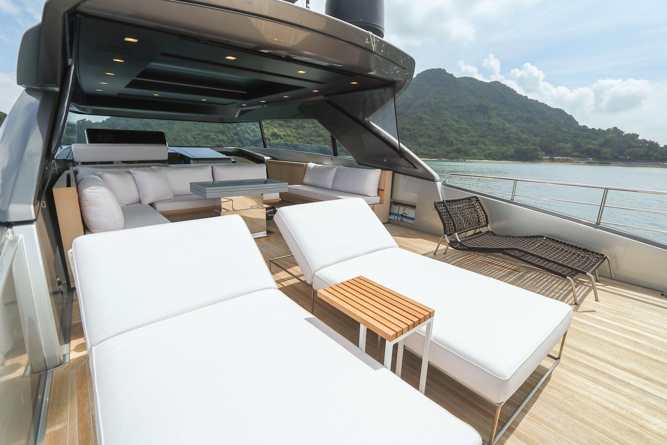 2019-sanlorenzo-77-11-e20f27