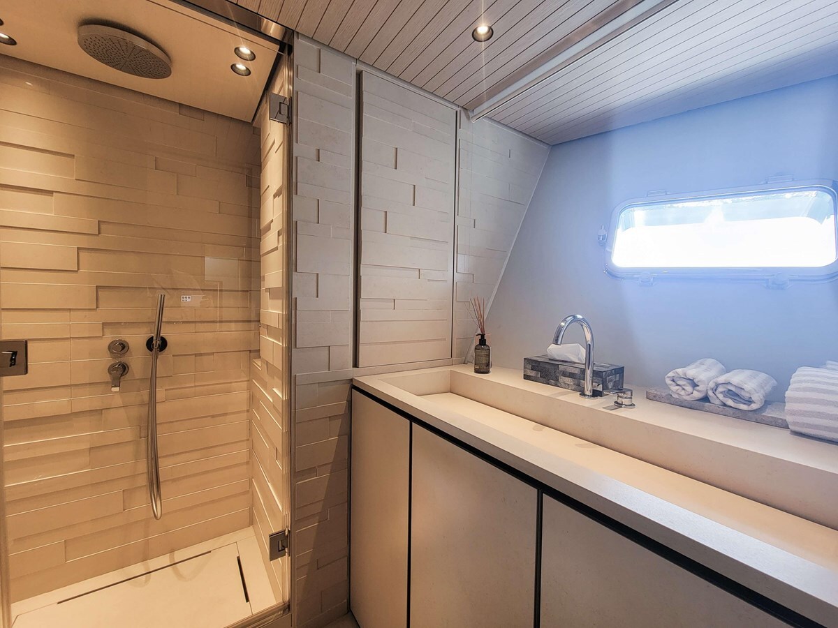 2019-sanlorenzo-77-11-e20f27