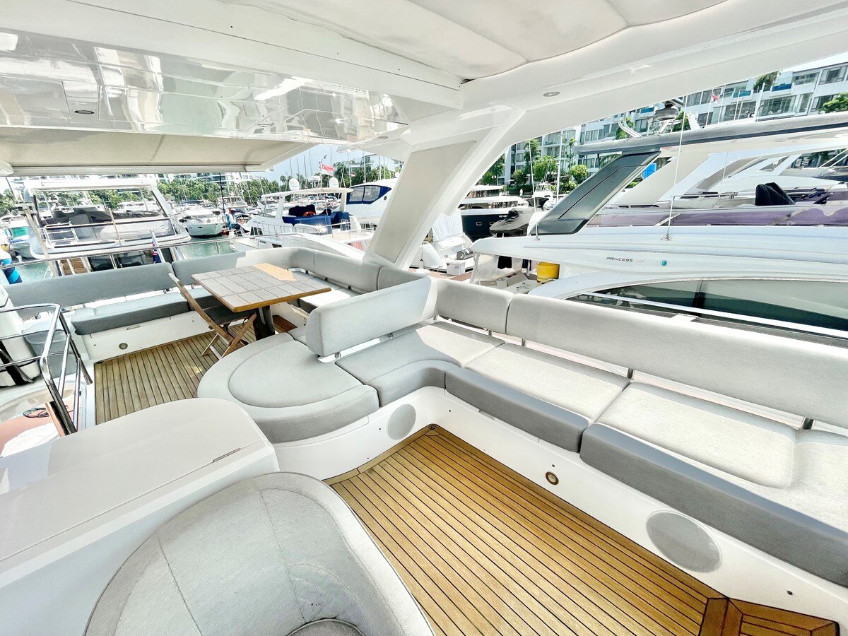 2019-sunseeker-68-3-c531bf