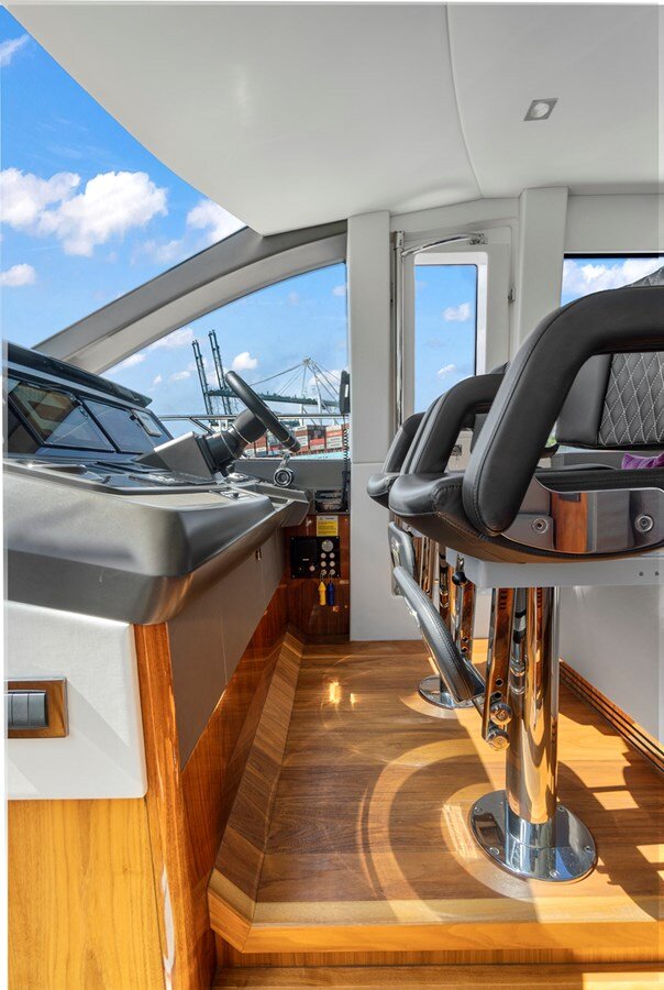 2019-sunseeker-68-3-8c38f2