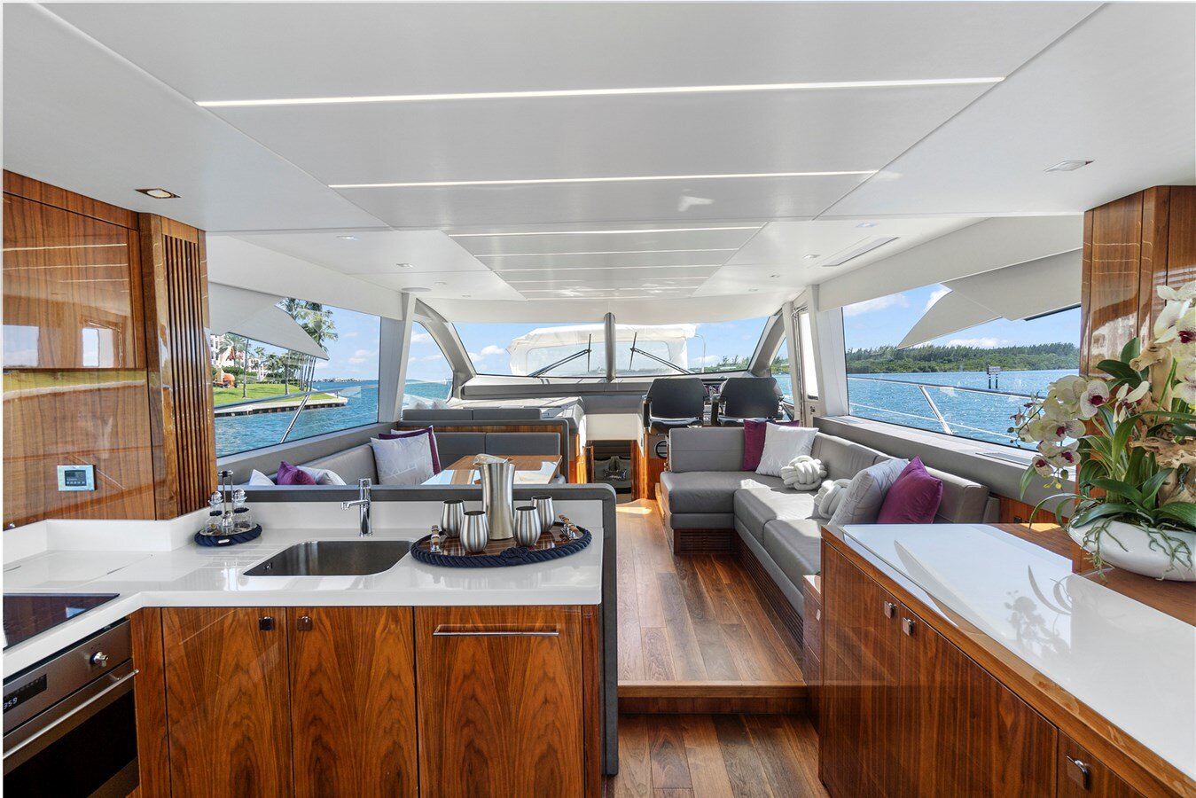 2019-sunseeker-68-3-8c38f2