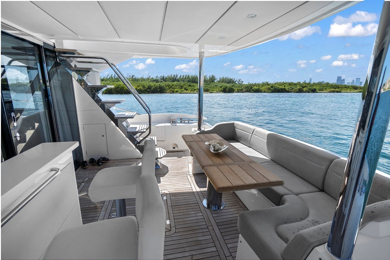 2019-sunseeker-68-3-8c38f2