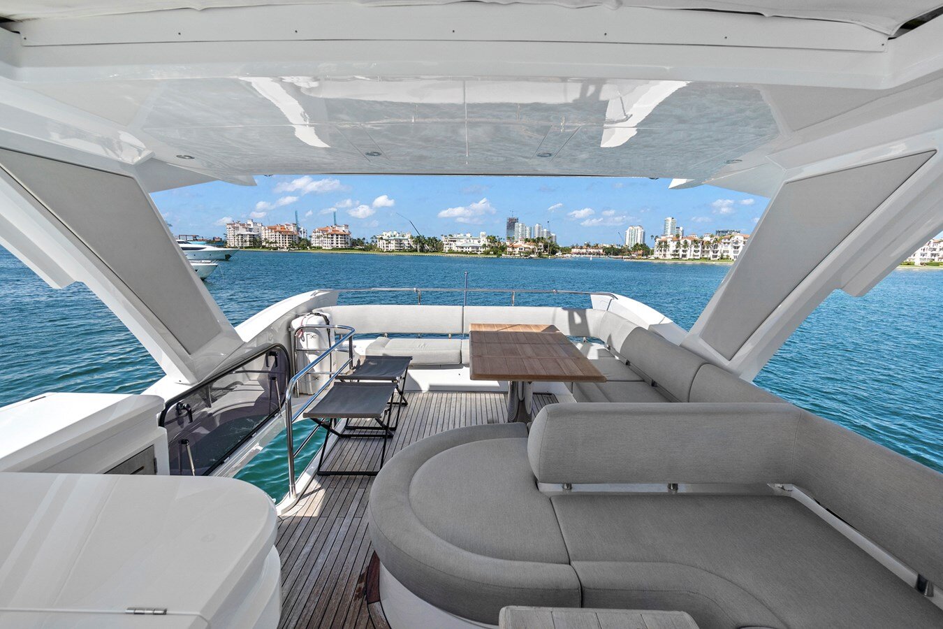 2019-sunseeker-68-3-8c38f2