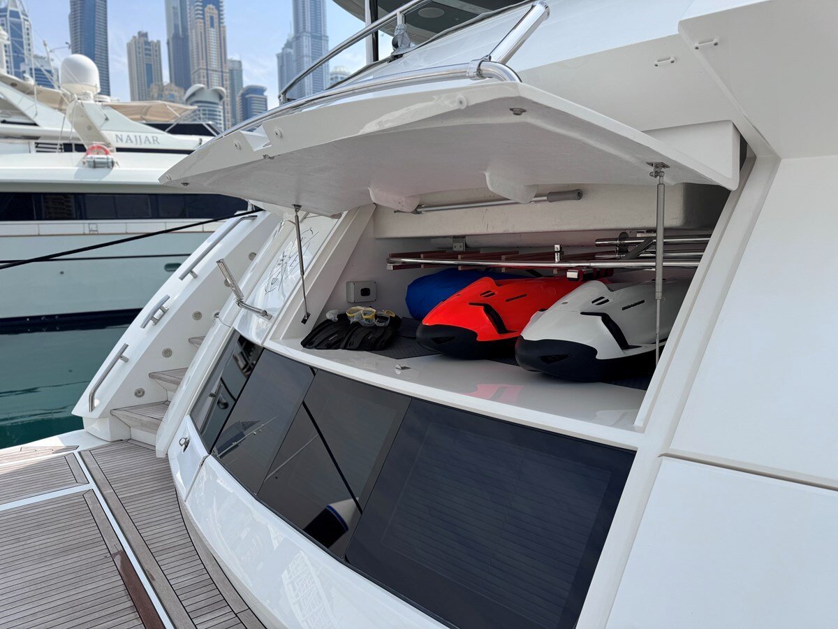 2019-sunseeker-92-1-8df6a4