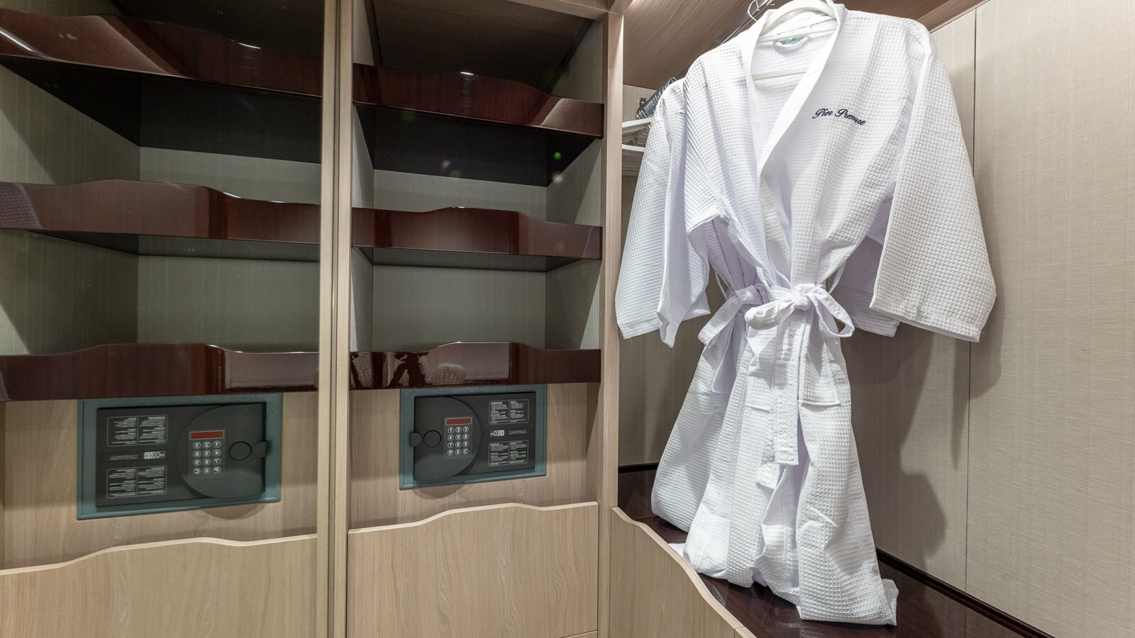 2020 AZIMUT YACHTS 87' 10