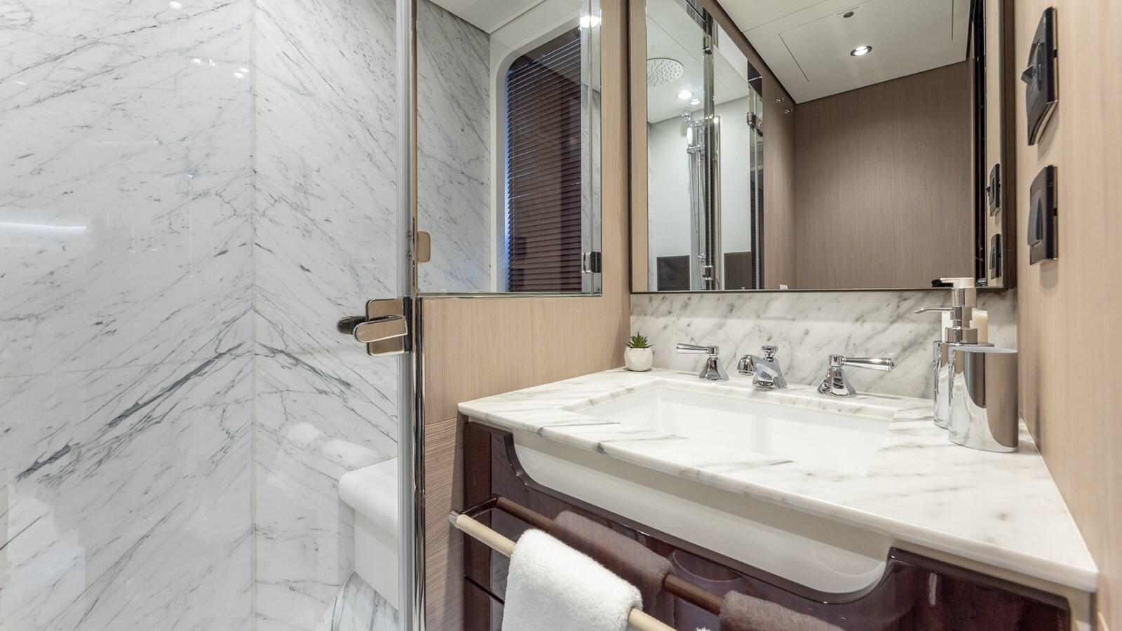 2020 AZIMUT YACHTS 87' 10