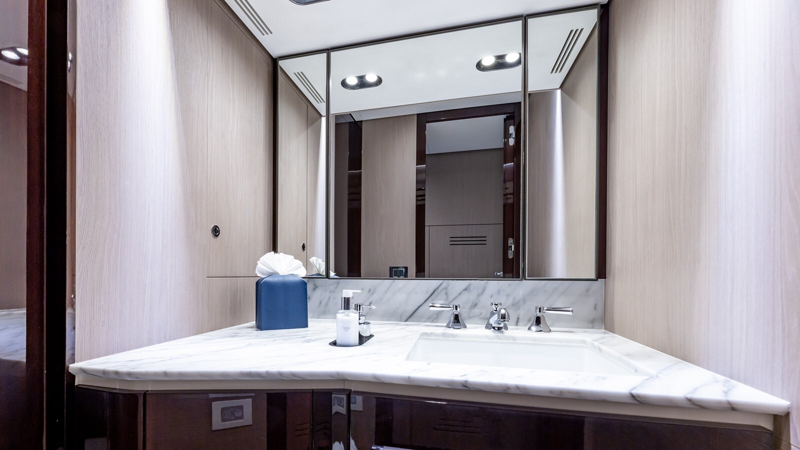 2020 AZIMUT YACHTS 87' 10