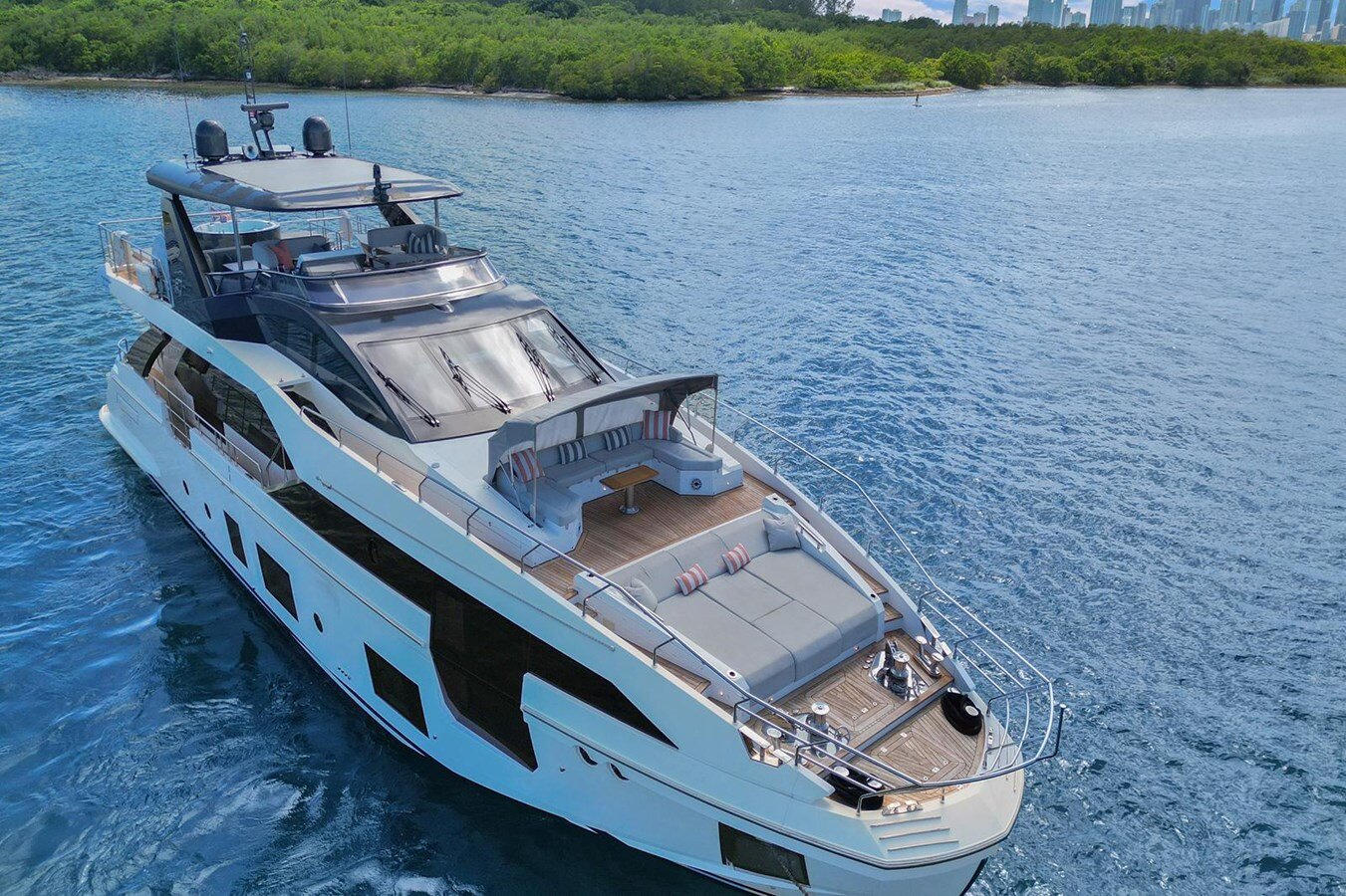 2020-azimut-yachts-88-5e232d
