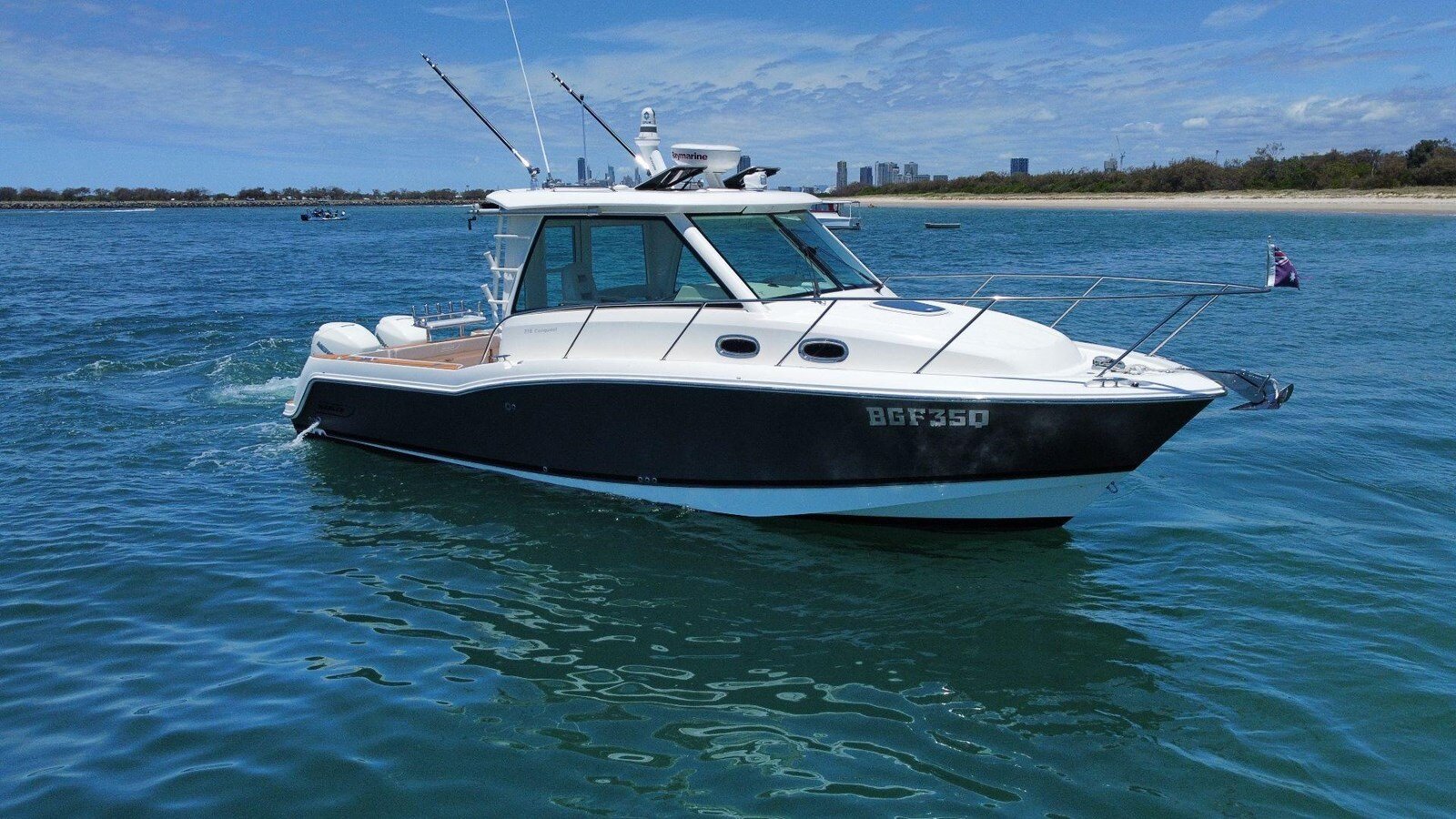 2020-boston-whaler-31-2-f52e3f