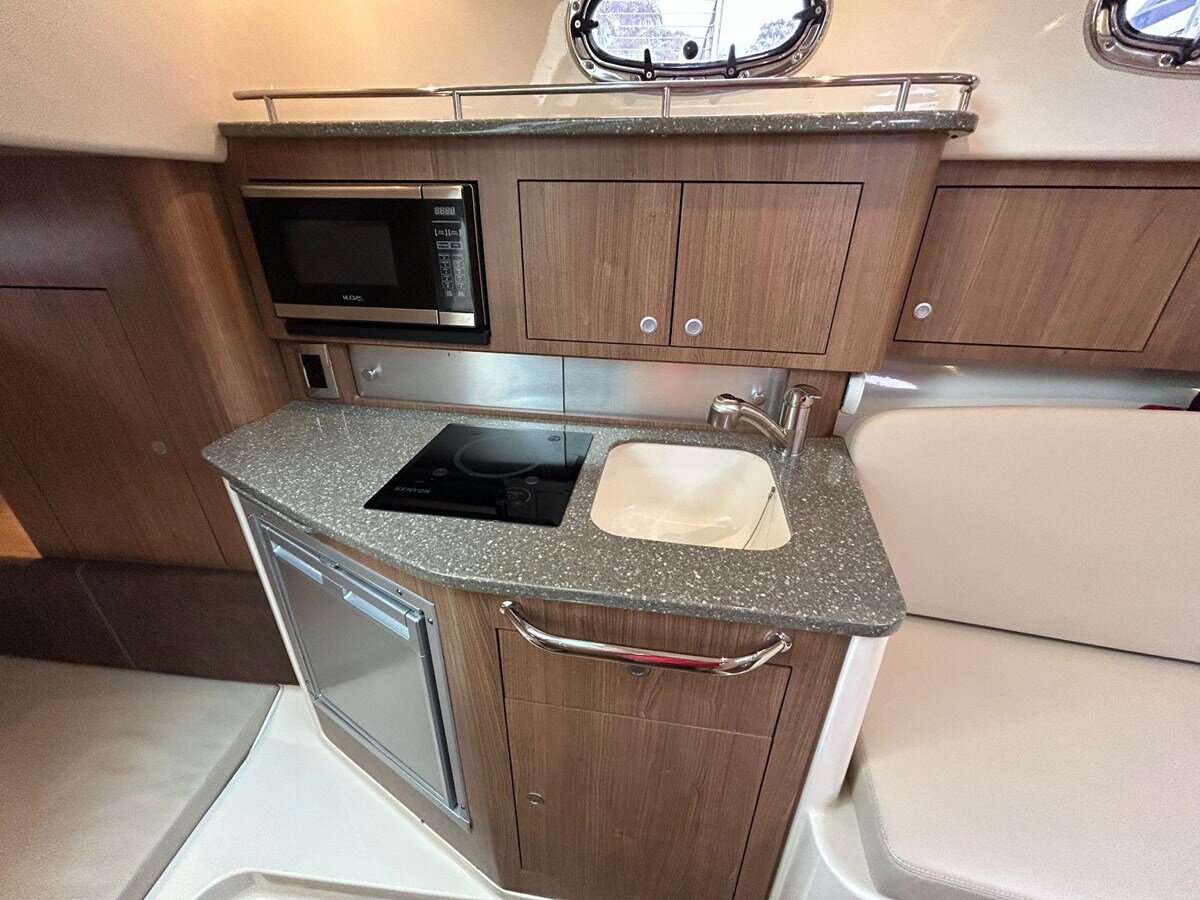 2020-boston-whaler-31-2-f52e3f