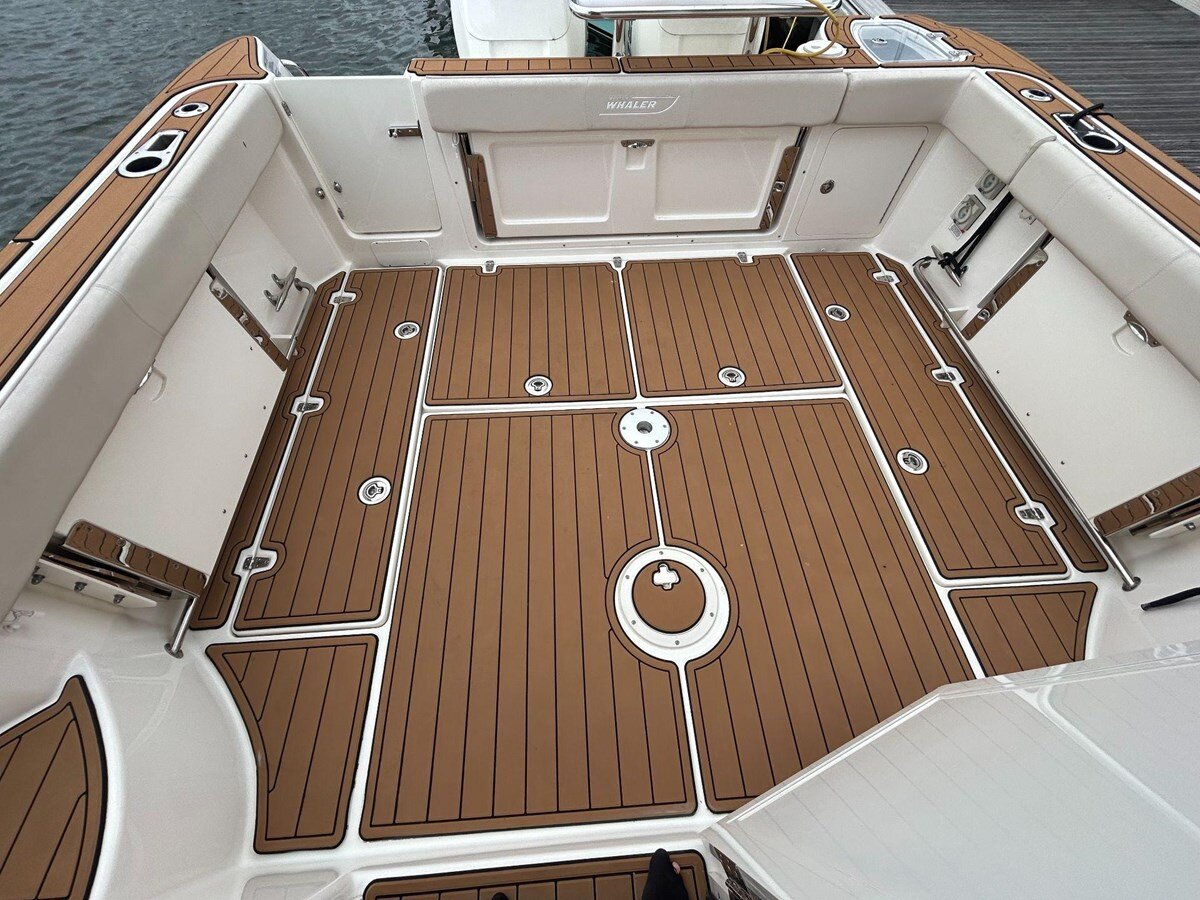 2020-boston-whaler-31-2-f52e3f