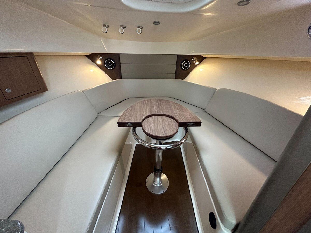 2020-boston-whaler-31-2-f52e3f