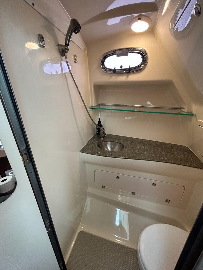 2020-boston-whaler-31-2-f52e3f