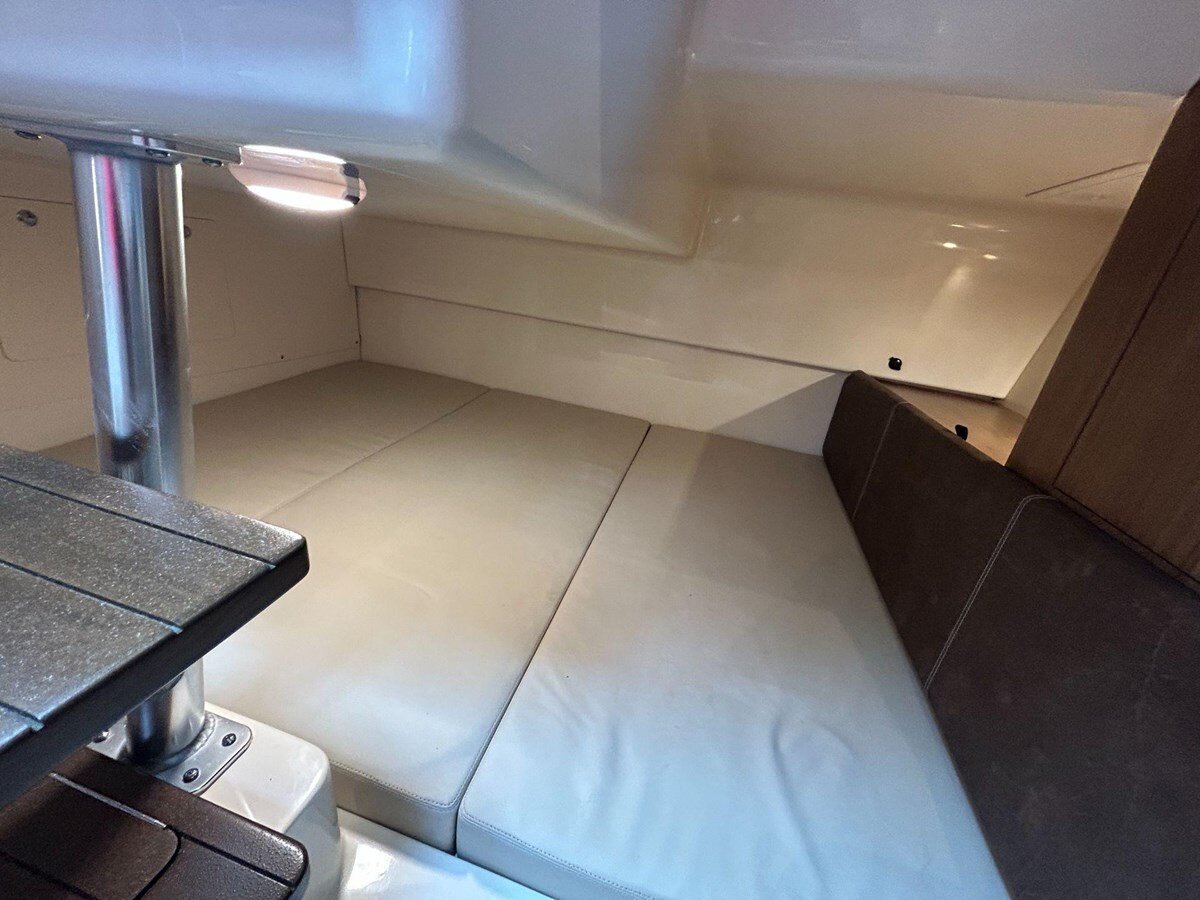 2020-boston-whaler-31-2-f52e3f