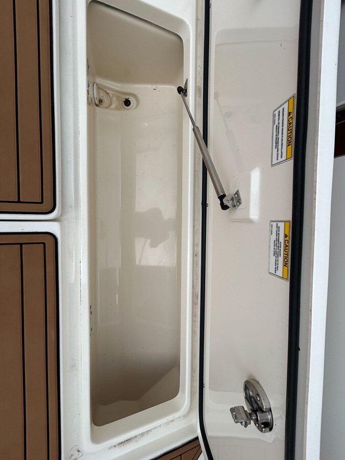 2020-boston-whaler-31-2-f52e3f