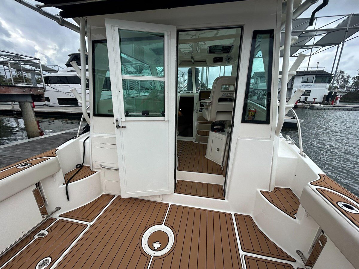 2020-boston-whaler-31-2-f52e3f