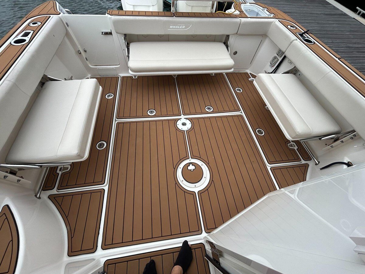 2020-boston-whaler-31-2-f52e3f