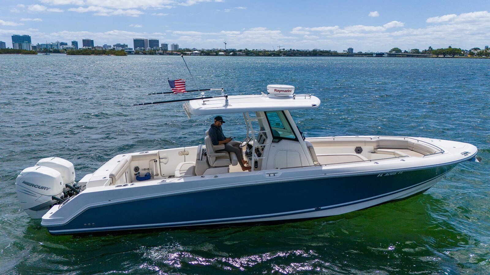 2020-boston-whaler-33-9fc215