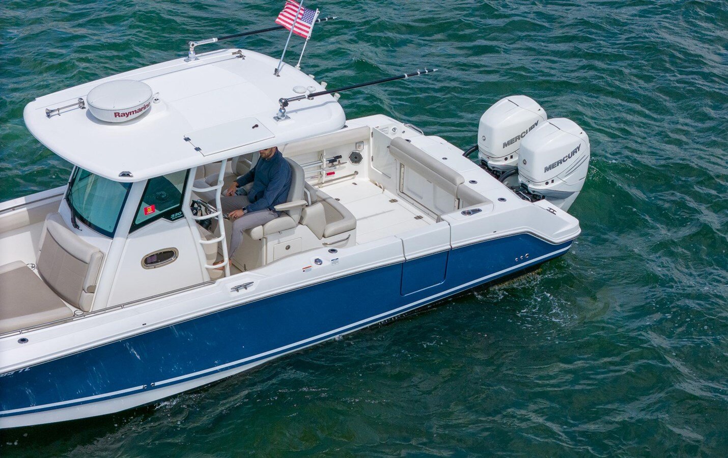 2020-boston-whaler-33-9fc215