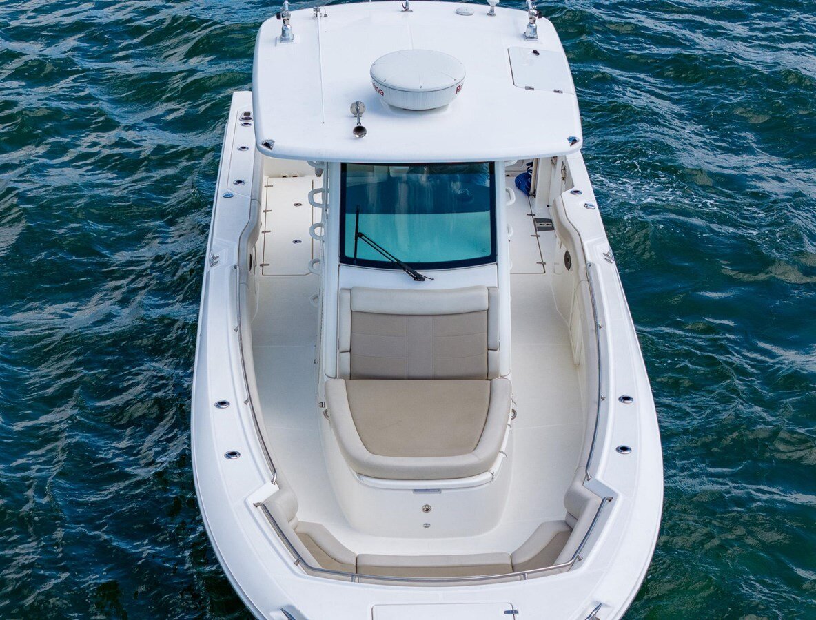 2020-boston-whaler-33-9fc215