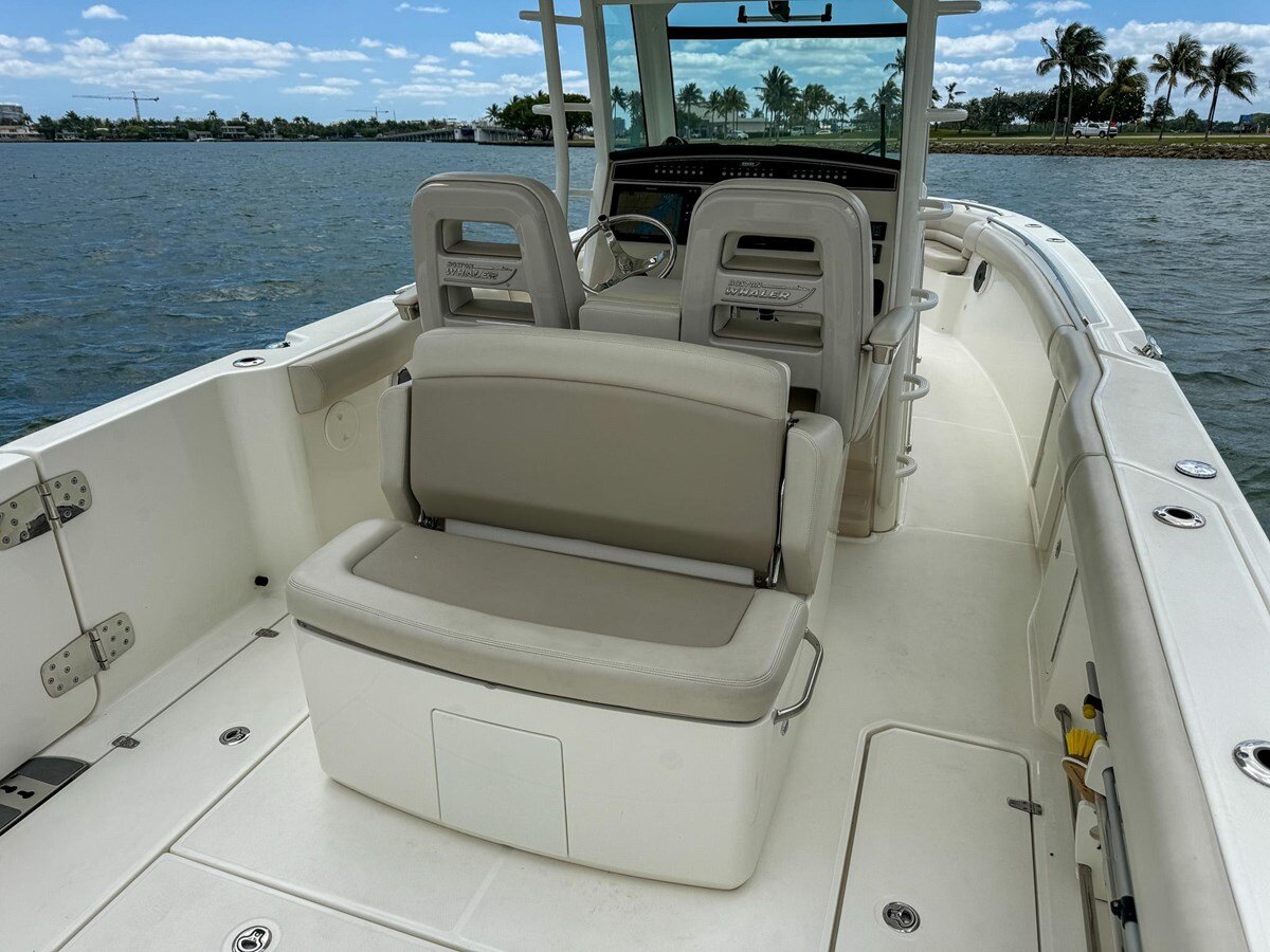 2020-boston-whaler-33-9fc215