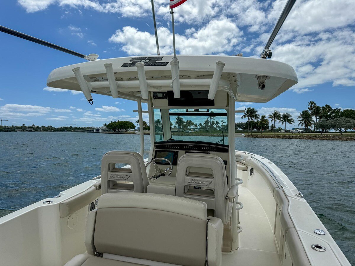 2020-boston-whaler-33-9fc215