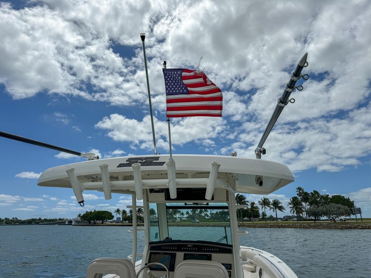 2020-boston-whaler-33-9fc215