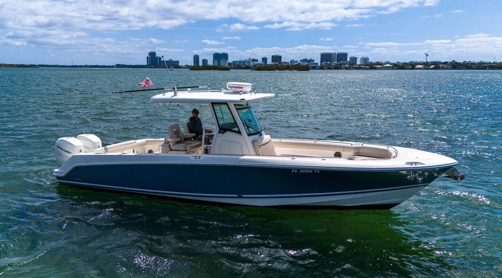 2020-boston-whaler-33-9fc215