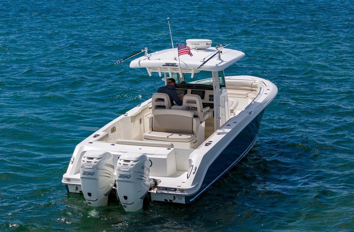 2020-boston-whaler-33-9fc215