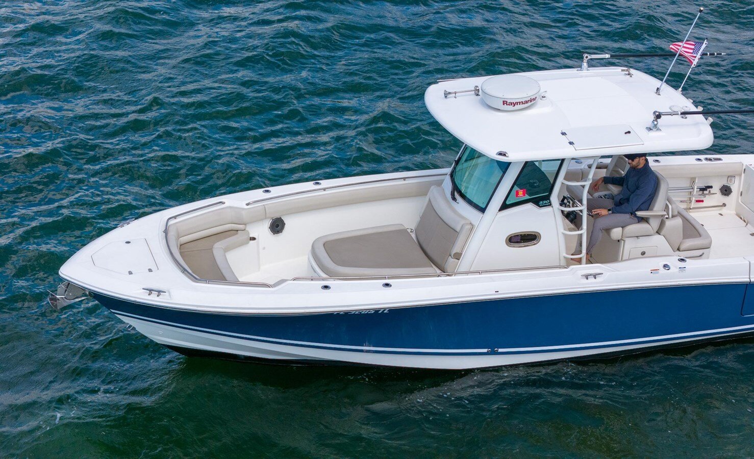 2020-boston-whaler-33-9fc215