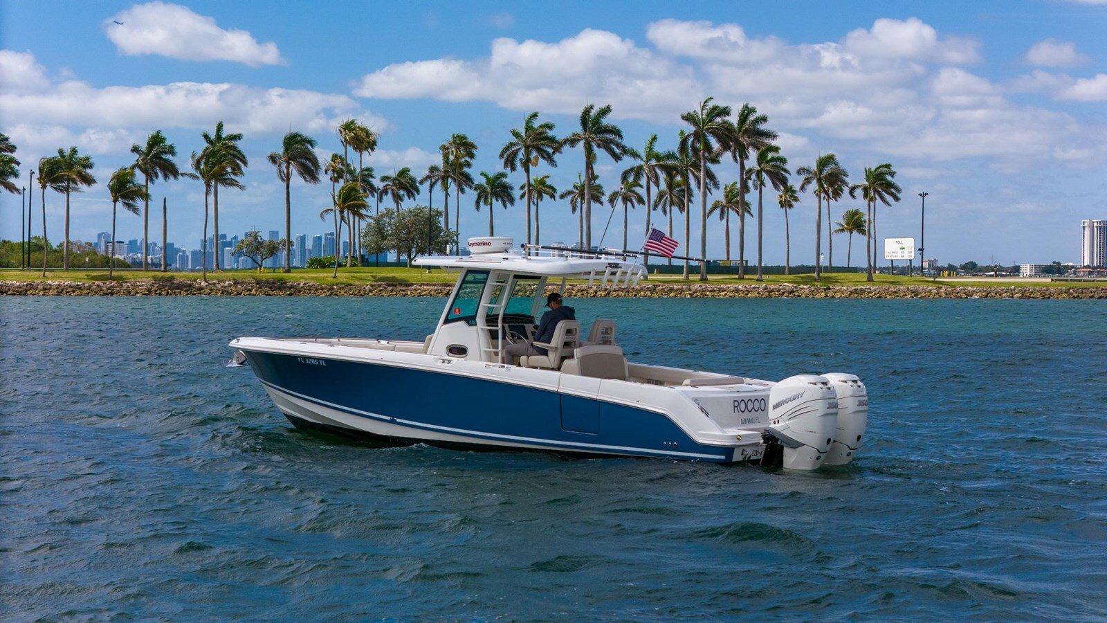 2020-boston-whaler-33-9fc215