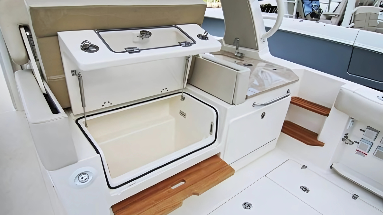 2020-boston-whaler-35-6-7f9846