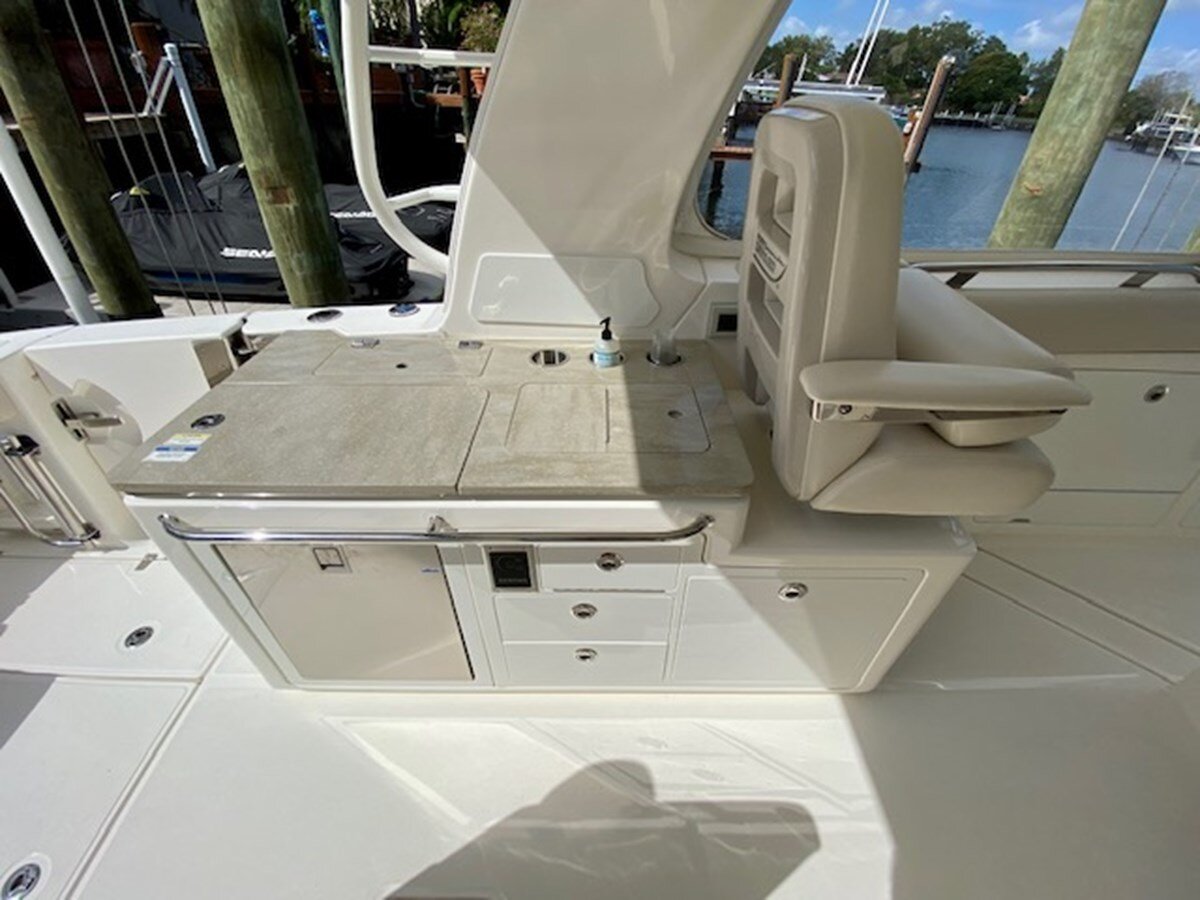 2020-boston-whaler-38-18b36e