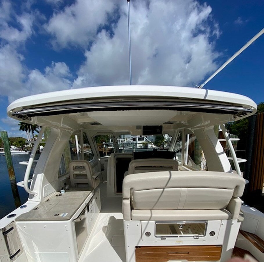 2020-boston-whaler-38-18b36e