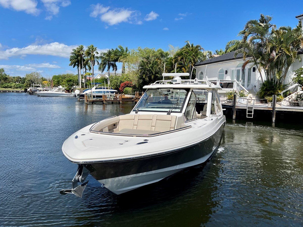 2020-boston-whaler-38-18b36e