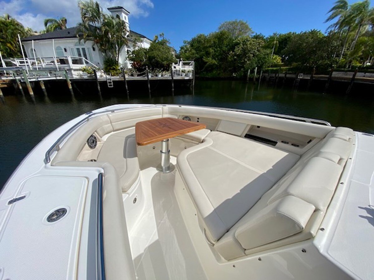 2020-boston-whaler-38-18b36e