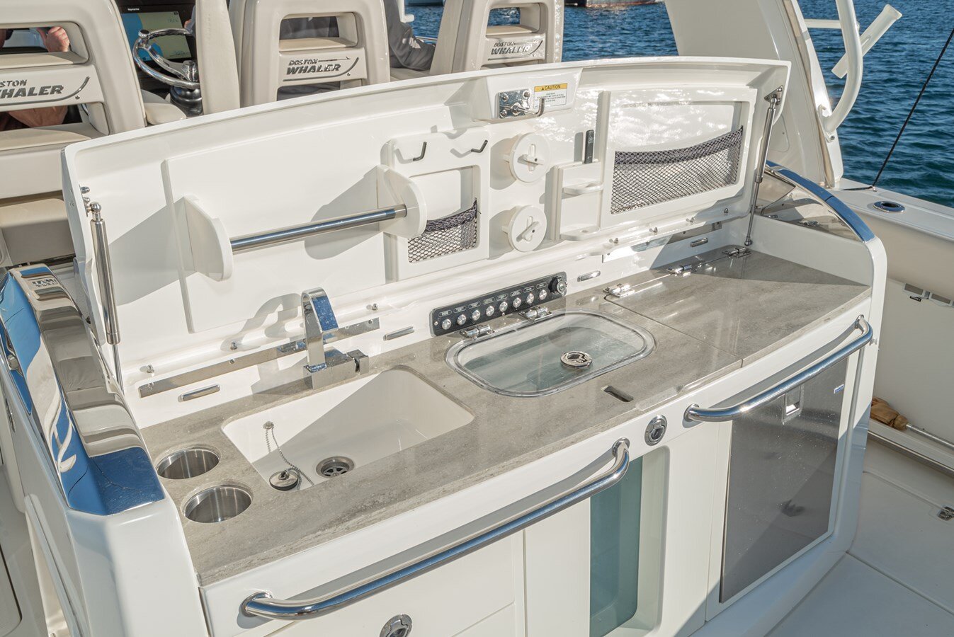 2020-boston-whaler-42-cbb5ed