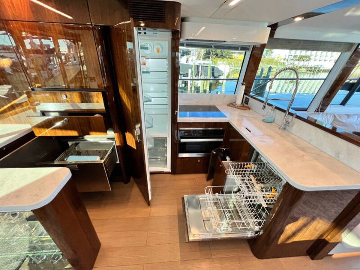 2020-fairline-68-b04f3c