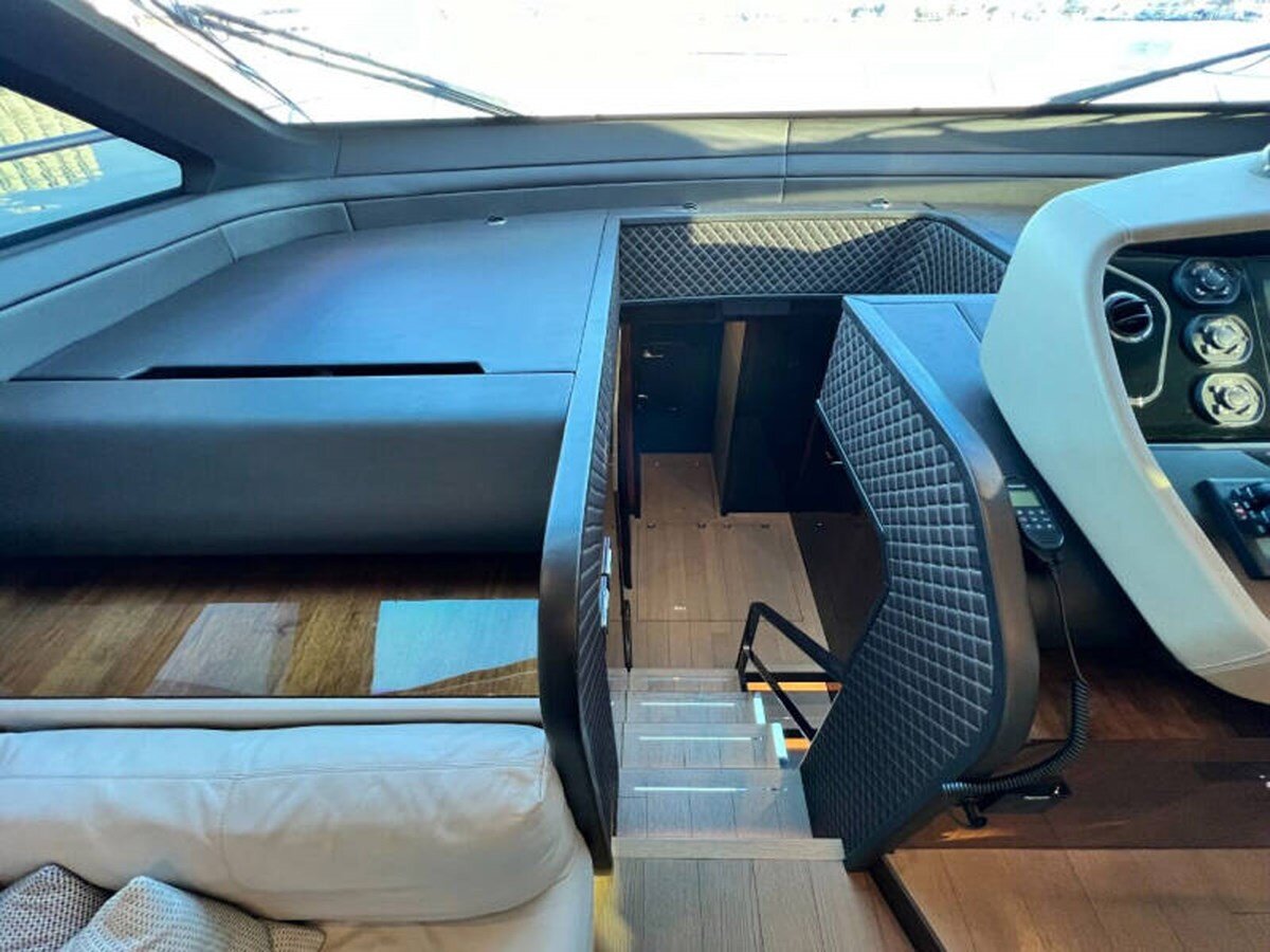 2020-fairline-68-b04f3c