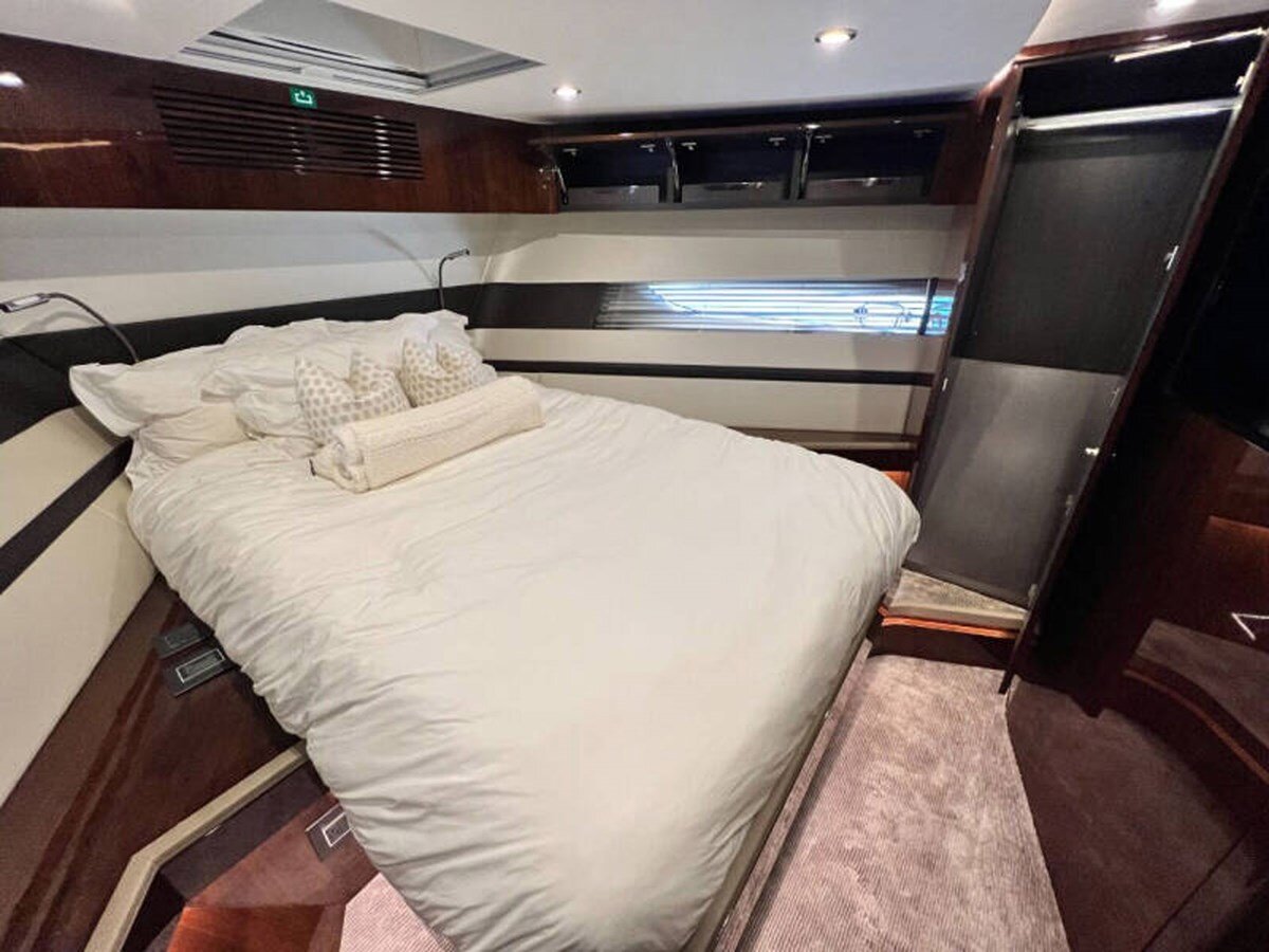 2020-fairline-68-b04f3c