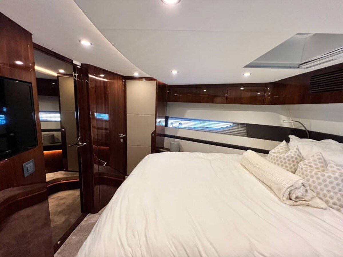 2020-fairline-68-b04f3c