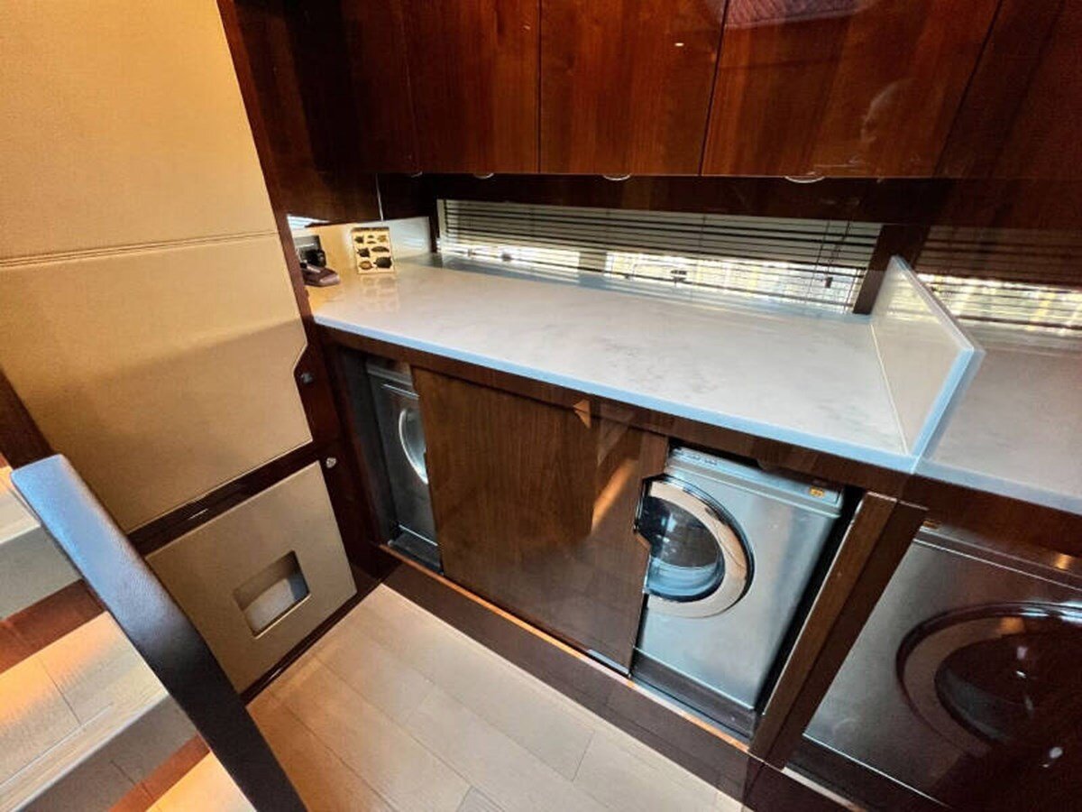 2020-fairline-68-b04f3c